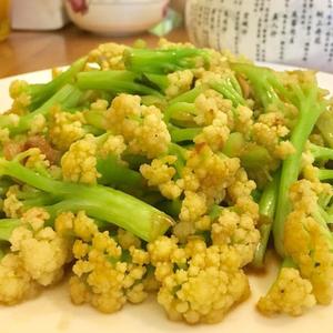 以菜花为主材制成的家常菜