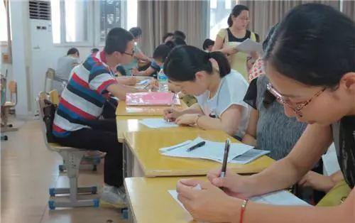 企业失业人员,建档立卡贫困劳动力免费提供就业技能培训或创业培训.