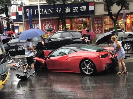 女子租法拉利拍抖音,看看能不能火,这回真火了还上电视了