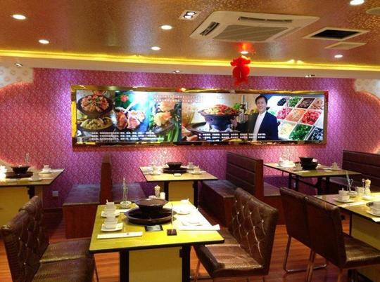 "转眼一年多过去了,我附近的火锅店生意大多都很一般.