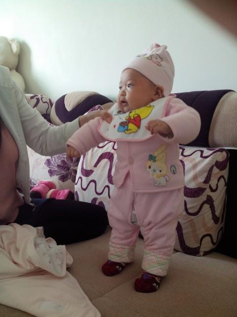 两个月的宝宝为什么喜欢竖抱