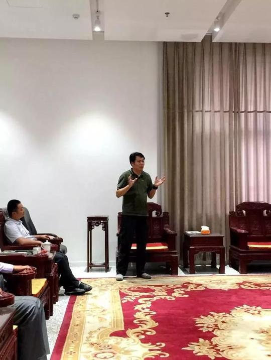 北京大学创业训练营联合创始人姜英伟代表北创营讲述了北创营活动背景