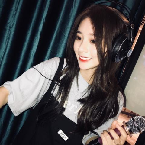 2018最火的抖音快手女生头像24张个性时尚美女头像图片