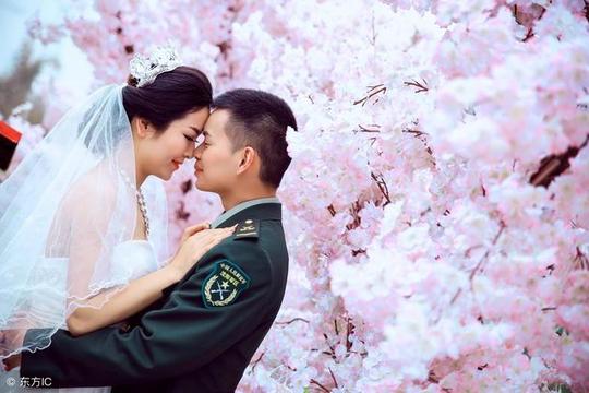 最美军人婚纱照图片大全(婚纱照头饰图片大全)