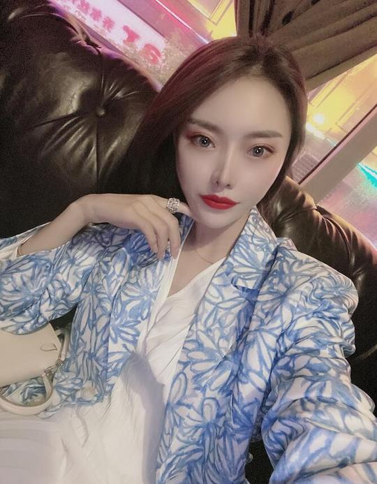 快手网红宏楠女友刘倩楠生活照