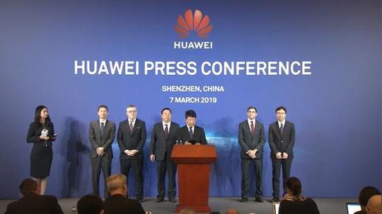 首页创业观察起诉美国现场,华为趁机给新折叠屏手机打广告(视频)