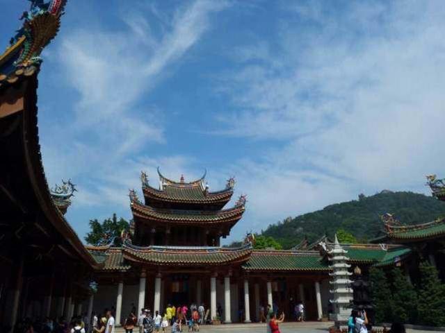 景点南普陀寺位于我国哪座城市?