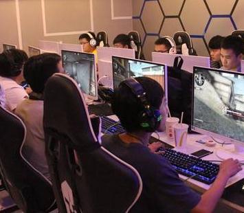 他16岁休学创业做网站，短短几个月赚了10万元