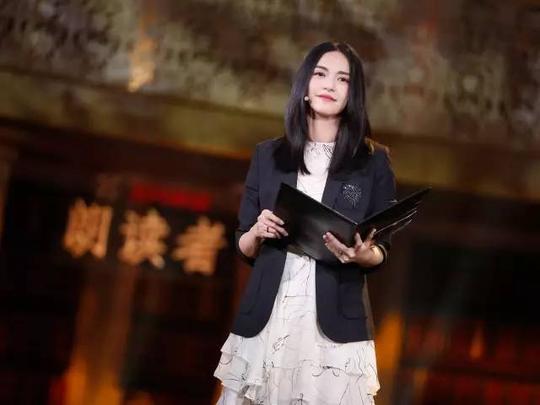 【超级素材】董卿《朗读者》,十二期每期是精品,句句皆美文!