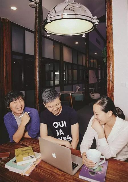 王元元、丁茗茗和郑商融