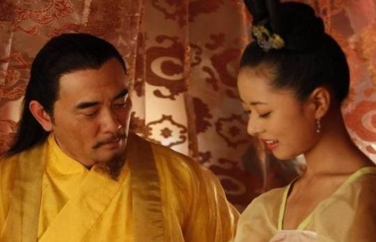 晋惠帝第二任皇后，一生经历了五废六立，女儿身为公主却卖身为奴