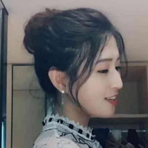 抖音再现侧颜女神转过头的一瞬间网友放大看了好几遍