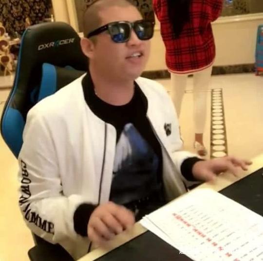网传被"永久封号"二驴将回归,网友:这种人应该永久封杀