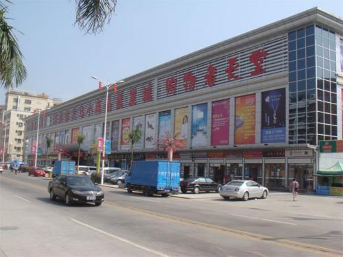 想在深圳义乌小商品市场做生意请问要办哪些手续租一个店面要多少钱