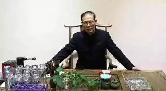 赌石界三大赌王，一个赚了两座钱塘江大桥，一个给后代留下4个字