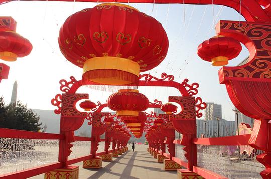 神木:挂灯笼迎新年