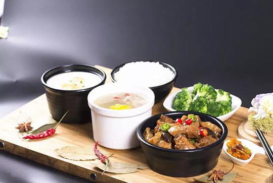 饮食正文丽华快餐于1993年创始于中国常州,历经二十多年的艰苦创业