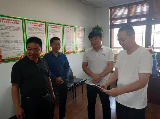驻马店军分区司令员莅临市退役军人创业协会点赞老兵退伍不褪色卸甲不懈志