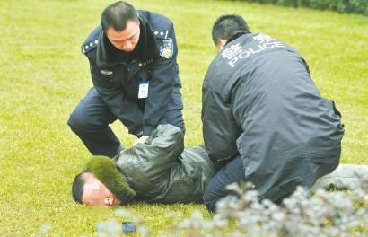 车串串倒卖驾照分内幕:100元买200元卖(组图