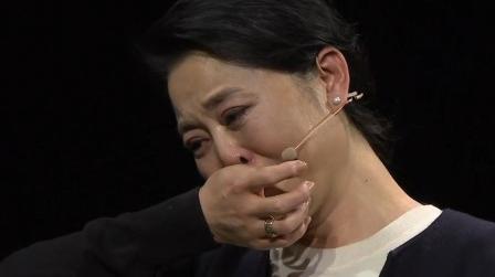 复旦才女脚踏3只船，被男友报复关在铁笼12年，一开门倪萍哭了
