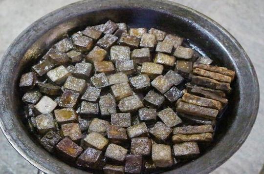 安徽景区这些黑暗料理你吃过吗?发霉变质的豆腐,钱币大小的烧饼