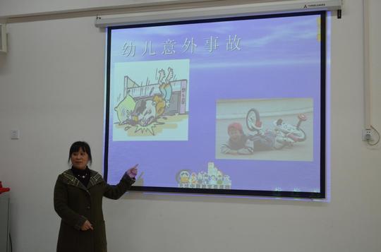 华阳幼儿园西区开展保育员《幼儿意外事故的预防和急救》专题培训