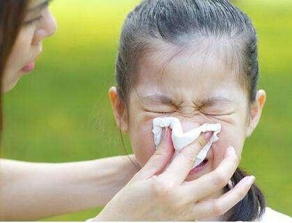 孩子流鼻涕如何区分鼻炎还是感冒