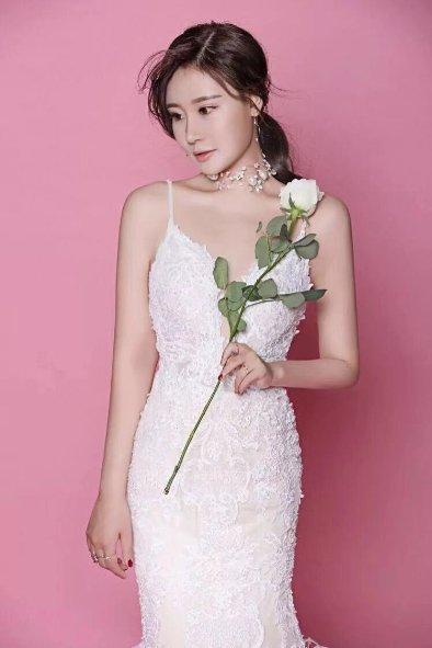 万能美晗宣传海报亮相深圳以舞王身份出席陌陌直播17