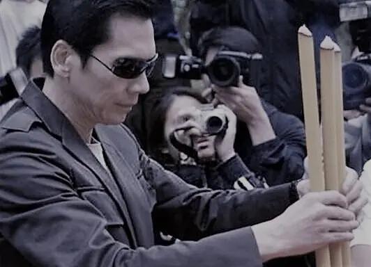 向华强家族为何能稳坐新记龙头六十年?秘诀:兄弟同心，其利断金