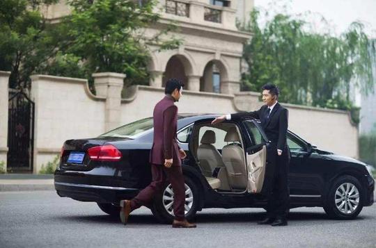 为何美女滴滴打车时,经常会碰到豪车?豪车司机亲口说出3个原因