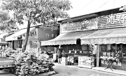 大学门前盖铁皮屋店铺生意红火却证照全无(图)