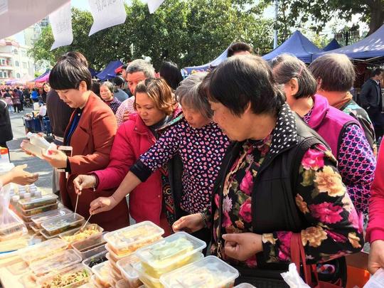 东坑镇妇联首次举办"妈妈集市"女性手工创业展示会