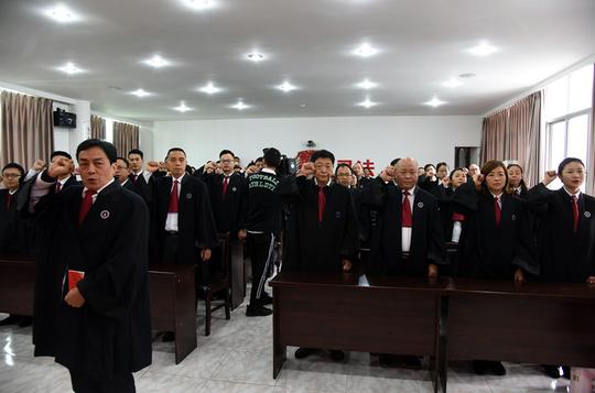遂宁市"宪法宣传周"拉开帷幕律师集体宣誓仪式顺利举行