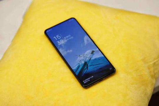 100%真全面屏观感舒适!中兴axon305g:无需忍受异形屏