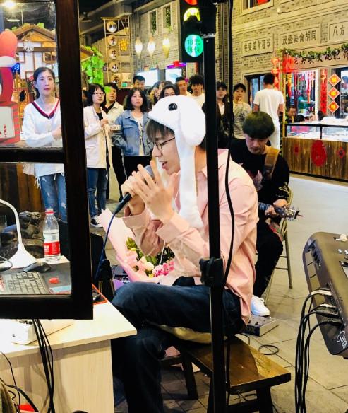抖音摩登兄弟翻唱版进退两难在哪里听_摩登兄弟进退两难铃声mp3百度云