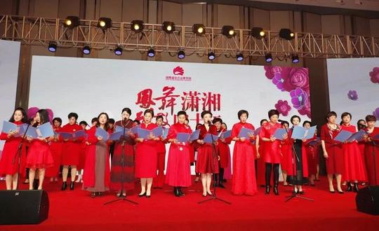 党和政府给女性创业提供了广阔空间和难得的发展机遇,在最好的时代,最