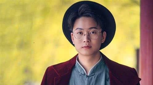李袁杰的一首《离人愁》，古风古韵太好听了，难怪抖音有15亿播放