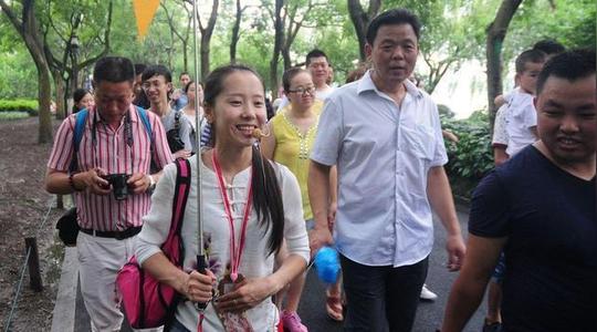 农村的冷门职业悄然兴起,不用进城,一个月也能赚上8000