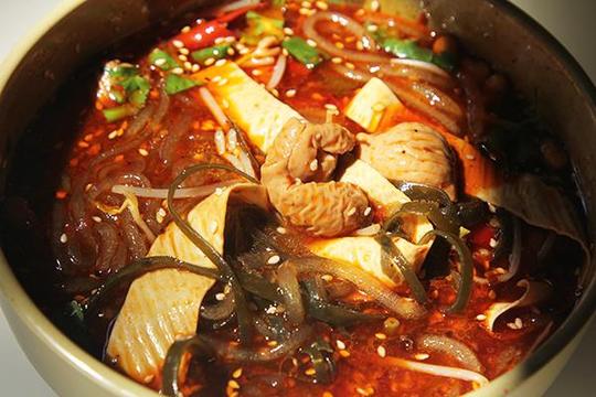 酸辣粉,开业5年来生意一直火爆,现在店家又在祥云美食城东门对面开了