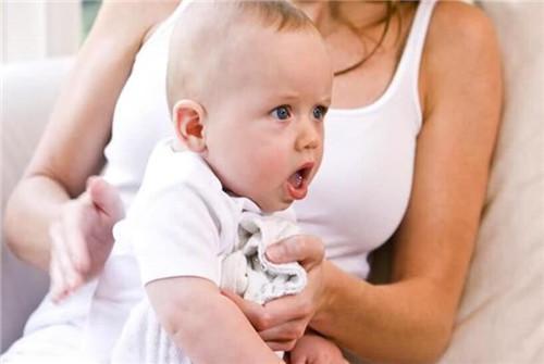 婴幼儿打嗝的原因及如何处理