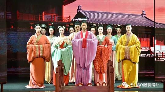 团队的创始人刘帅,本是一个画画的,却一头栽进了汉服这个大坑
