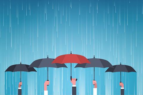 简约黑色雨伞夏天下雨雨水雨季暴雨素材