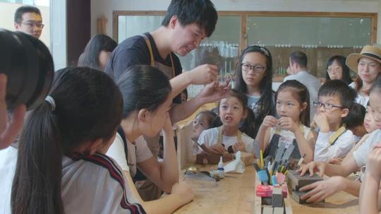 「视频」作物：将手作坊开到商场，用“diy+零售”把木工活儿玩出花样｜创业