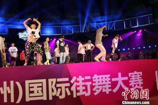 ng舞种海选.周小云摄-郑州国际街舞大赛2300余名选手秀舞功