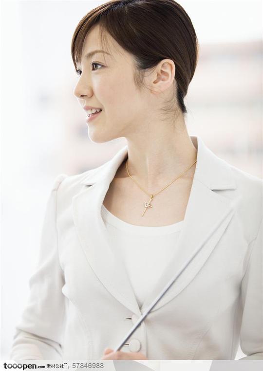 商业演讲-拿着指挥棒的美女老师在讲课_素材公社_.