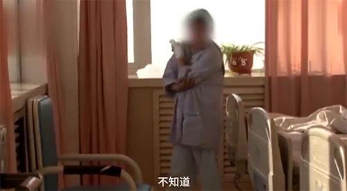 宝宝手指不小心被夹伤了