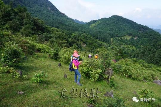 两广三地驴友联合穿越螺壳山脉的锅盖顶—石台山