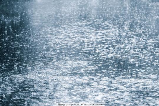 水花雨水雨滴雨中大雨淋雨下雨雨天天气其他风光风景图片