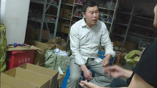 创业小伙和工厂老板彻夜长谈!一个爆款十天赚了100万!心动了!