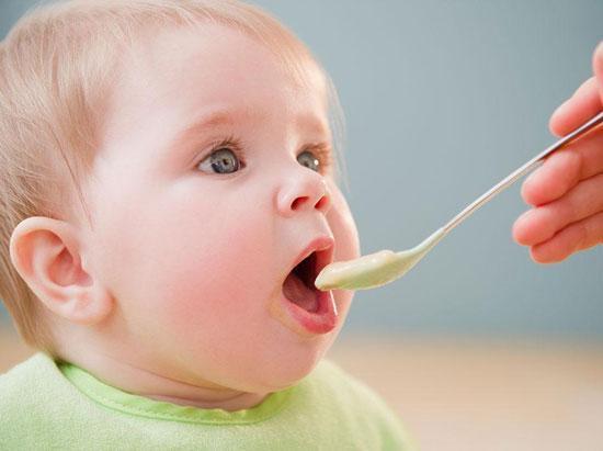 怎样给宝宝添加辅食?